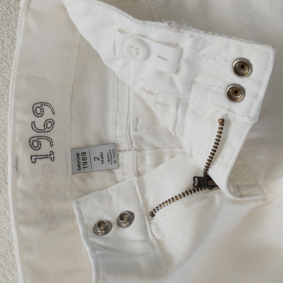 NWT baby Gap white stretch 2T denim bottoms & NWT old Navy 5 pocket skirt - Picture 12 of 13